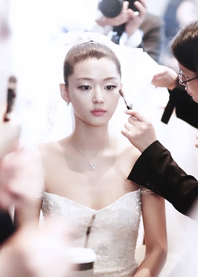 Mỹ nhân vượt mặt Song Hye Kyo nhận lương cao nhất Hàn Quốc 2025: Nhìn lại hành trình nhan sắc gần 30 năm mà sốc!- Ảnh 1. Mỹ nhân vượt mặt Song Hye Kyo nhận lương cao nhất Hàn Quốc 2025: Nhìn lại hành trình nhan sắc gần 30 năm mà sốc!- Ảnh 1.