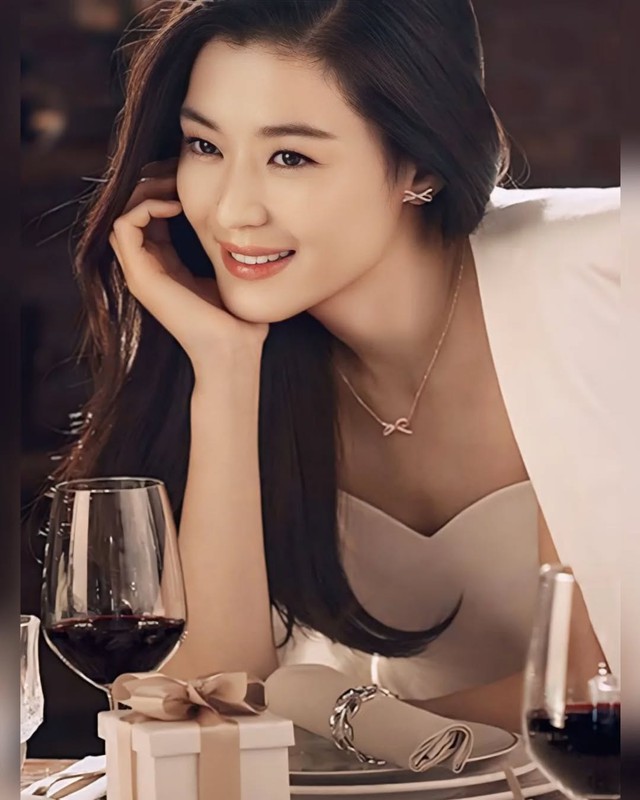 Mỹ nhân vượt mặt Song Hye Kyo nhận lương cao nhất Hàn Quốc 2025: Nhìn lại hành trình nhan sắc gần 30 năm mà sốc!- Ảnh 11. Mỹ nhân vượt mặt Song Hye Kyo nhận lương cao nhất Hàn Quốc 2025: Nhìn lại hành trình nhan sắc gần 30 năm mà sốc!- Ảnh 11.