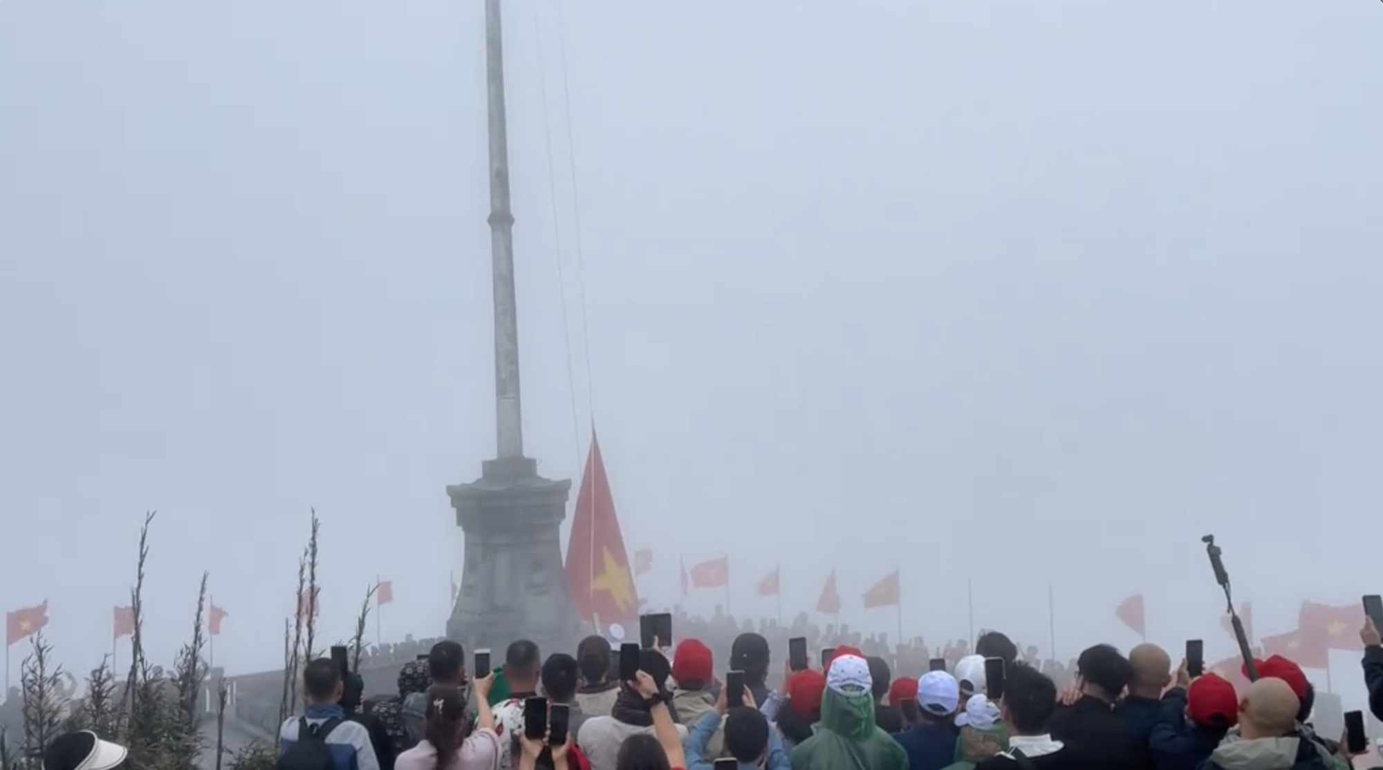 Sắp kết thúc kỳ nghỉ lễ, nhiều điểm du lịch dần thưa khách hơn nhưng riêng 2 nơi này vẫn đông nghịt- Ảnh 11. Sắp kết thúc kỳ nghỉ lễ, nhiều điểm du lịch dần thưa khách hơn nhưng riêng 2 nơi này vẫn đông nghịt- Ảnh 11.