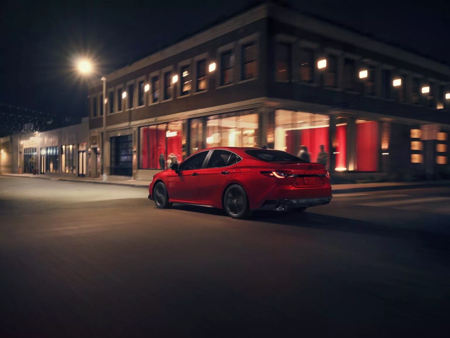 Toyota Camry 2026 bổ sung phiên bản bóng đêm huyền bí: 'Xe doanh nhân' nay cá tính hơn từ ngoài vào trong, động cơ không đổi- Ảnh 2. Toyota Camry 2026 bổ sung phiên bản bóng đêm huyền bí: 'Xe doanh nhân' nay cá tính hơn từ ngoài vào trong, động cơ không đổi- Ảnh 2.
