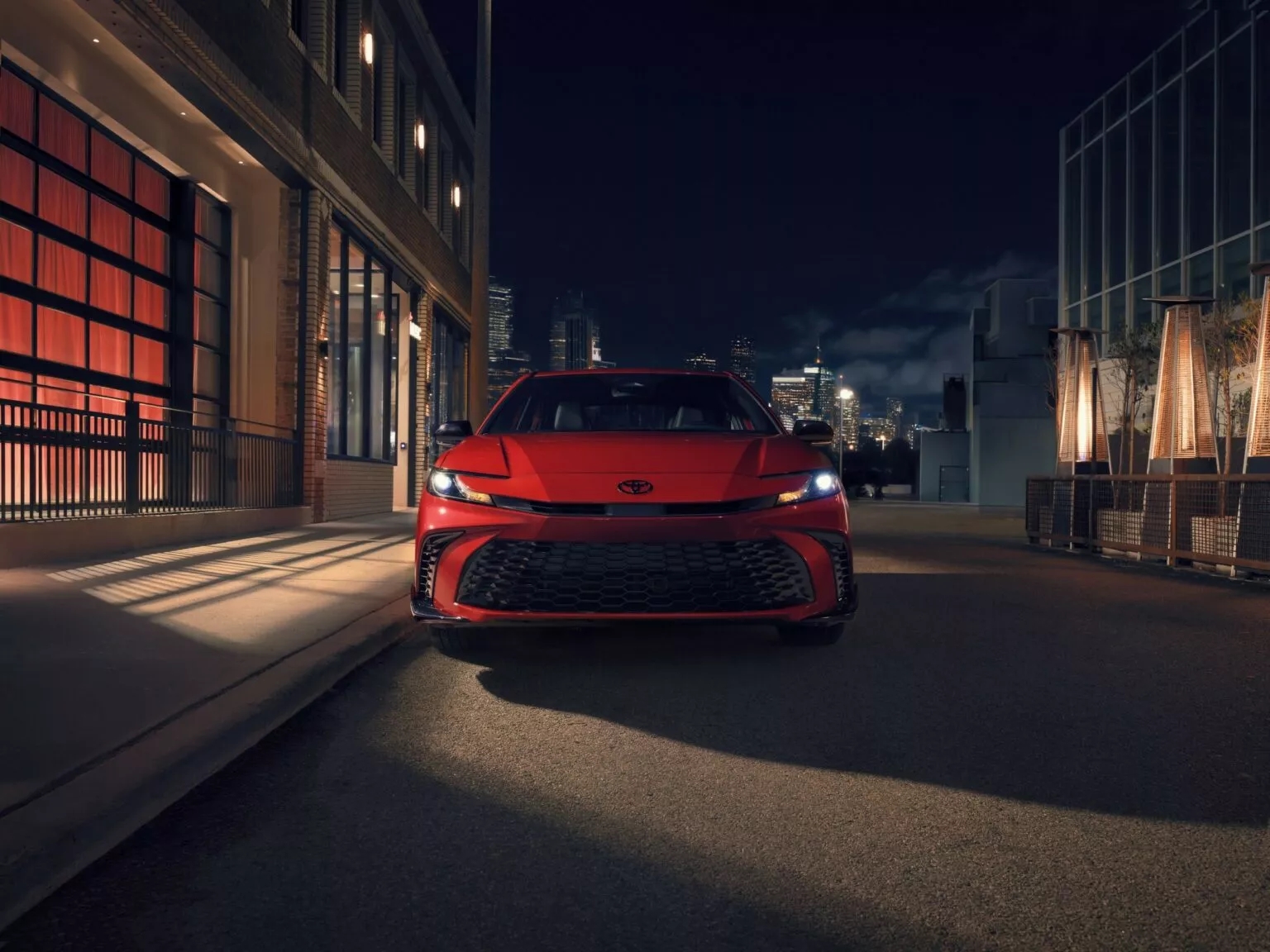 Toyota Camry 2026 bổ sung phiên bản bóng đêm huyền bí: 'Xe doanh nhân' nay cá tính hơn từ ngoài vào trong, động cơ không đổi- Ảnh 3. Toyota Camry 2026 bổ sung phiên bản bóng đêm huyền bí: 'Xe doanh nhân' nay cá tính hơn từ ngoài vào trong, động cơ không đổi- Ảnh 3.