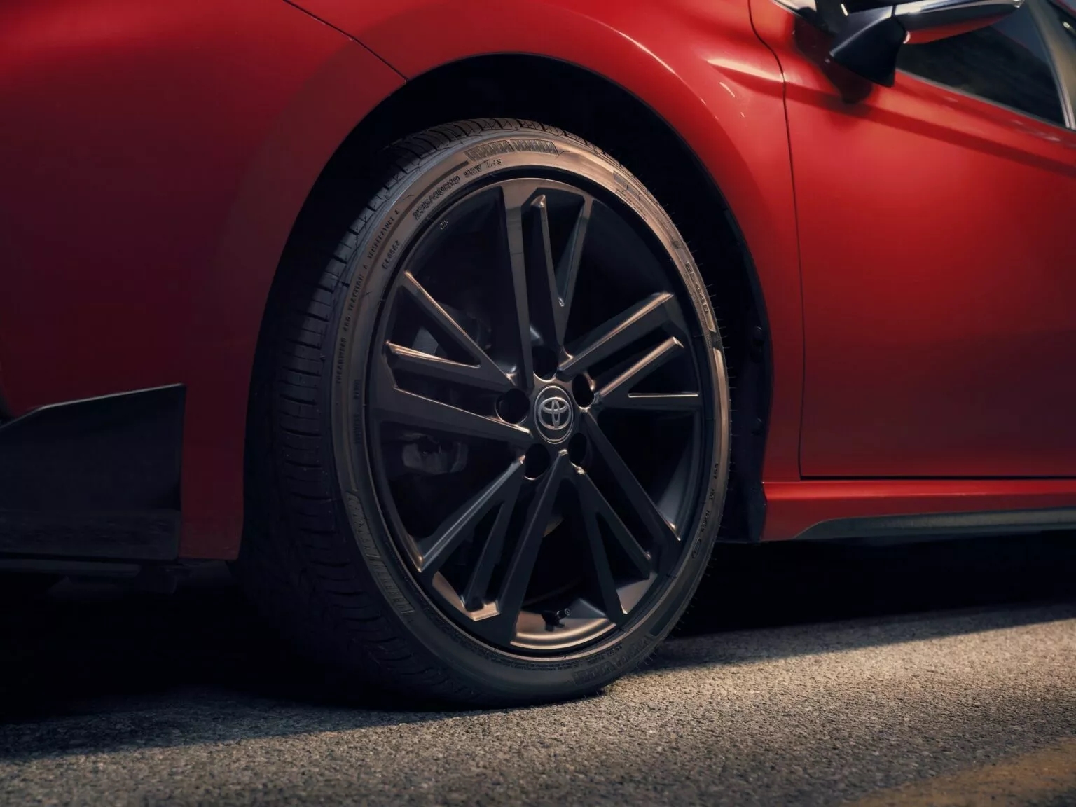 Toyota Camry 2026 bổ sung phiên bản bóng đêm huyền bí: 'Xe doanh nhân' nay cá tính hơn từ ngoài vào trong, động cơ không đổi- Ảnh 4. Toyota Camry 2026 bổ sung phiên bản bóng đêm huyền bí: 'Xe doanh nhân' nay cá tính hơn từ ngoài vào trong, động cơ không đổi- Ảnh 4.
