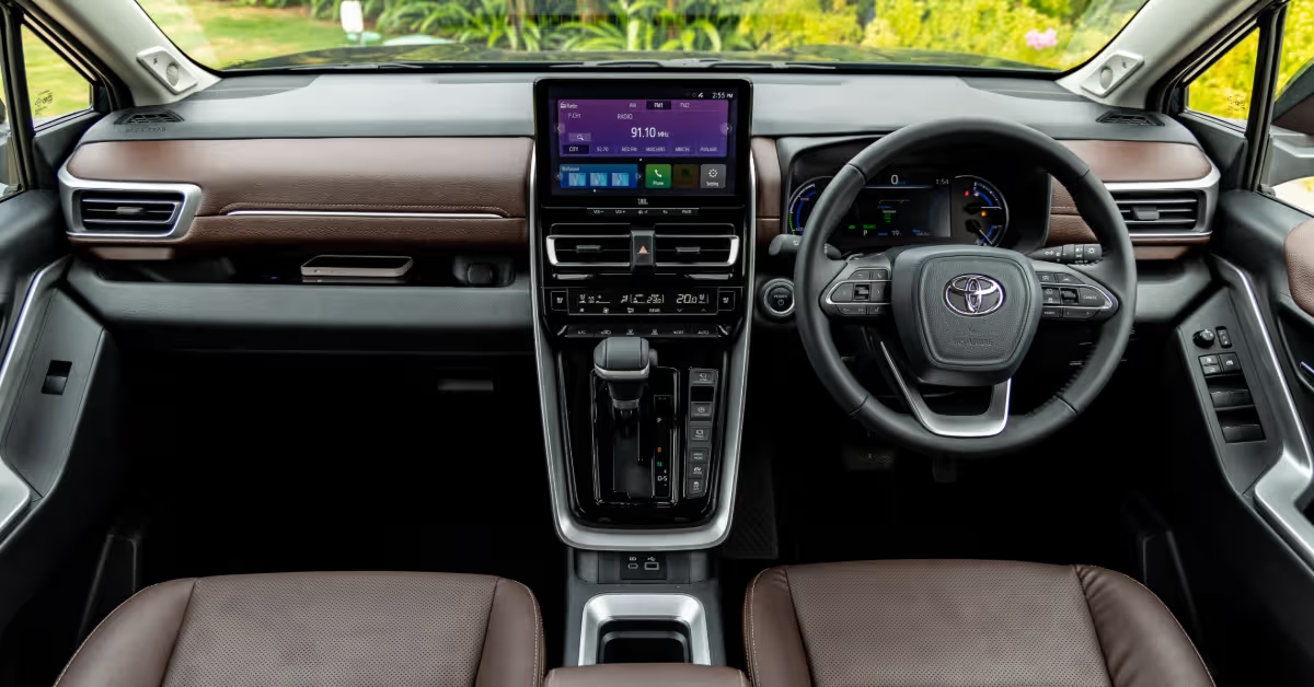 Toyota Innova thêm bản mới: Thiết kế thể thao hơn, thêm trang bị, vẫn máy hybrid, có ADAS, sản xuất giới hạn- Ảnh 2. Toyota Innova thêm bản mới: Thiết kế thể thao hơn, thêm trang bị, vẫn máy hybrid, có ADAS, sản xuất giới hạn- Ảnh 2.
