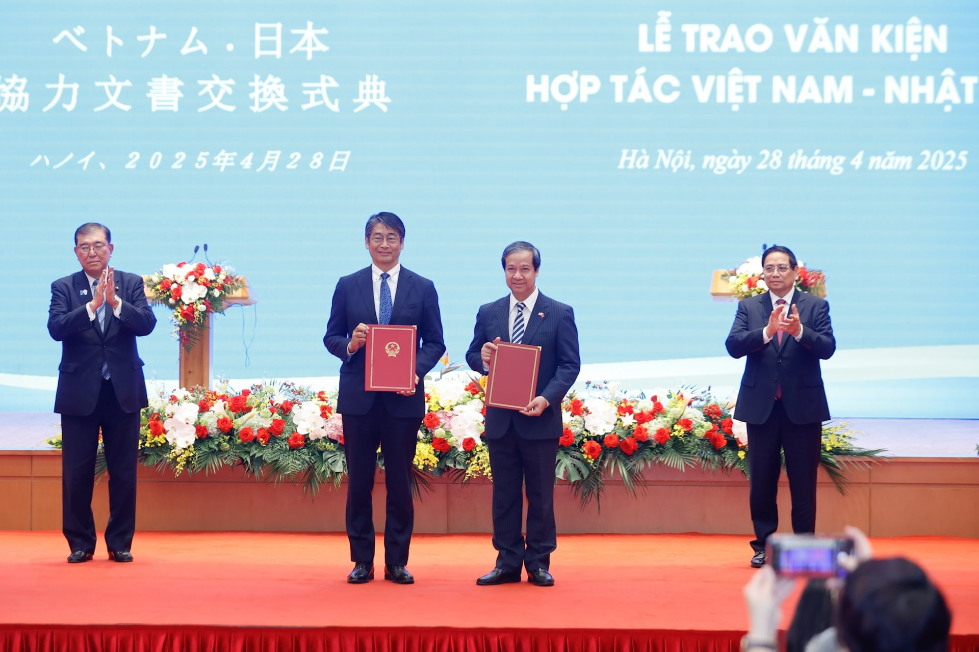 Năm nay, Việt Nam sẽ triển khai giảng dạy một ngôn ngữ trên toàn quốc, bắt đầu ngay từ lớp 3- Ảnh 2. Năm nay, Việt Nam sẽ triển khai giảng dạy một ngôn ngữ trên toàn quốc, bắt đầu ngay từ lớp 3- Ảnh 2.