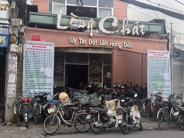 Lòng Chát tại TP.HCM đóng cửa: "Vườn không nhà trống", sân trước đã thành bãi gửi xe- Ảnh 1. Lòng Chát tại TP.HCM đóng cửa: "Vườn không nhà trống", sân trước đã thành bãi gửi xe- Ảnh 1.