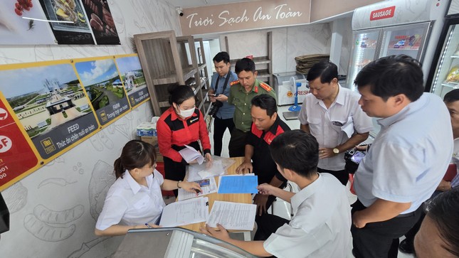 Sóc Trăng kiểm tra cơ sở kinh doanh thịt heo sau phản ánh gây xôn xao- Ảnh 2. Sóc Trăng kiểm tra cơ sở kinh doanh thịt heo sau phản ánh gây xôn xao- Ảnh 2.