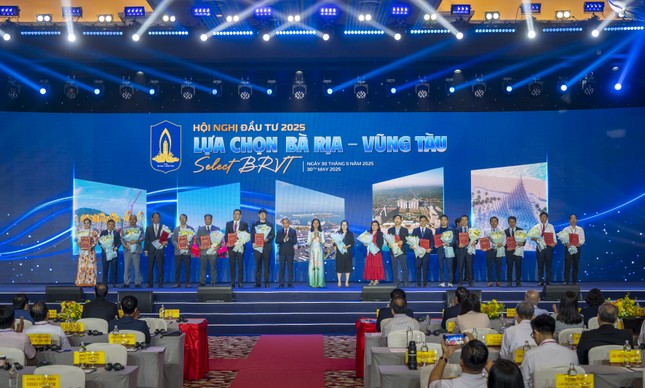 Hơn 4 tỷ USD đổ vào Bà Rịa - Vũng Tàu- Ảnh 3. Hơn 4 tỷ USD đổ vào Bà Rịa - Vũng Tàu- Ảnh 3.