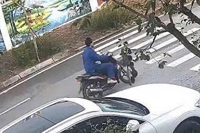 Đặc điểm nhận dạng nghi phạm cướp ngân hàng tại Quảng Ninh được công bố- Ảnh 2. Đặc điểm nhận dạng nghi phạm cướp ngân hàng tại Quảng Ninh được công bố- Ảnh 2.
