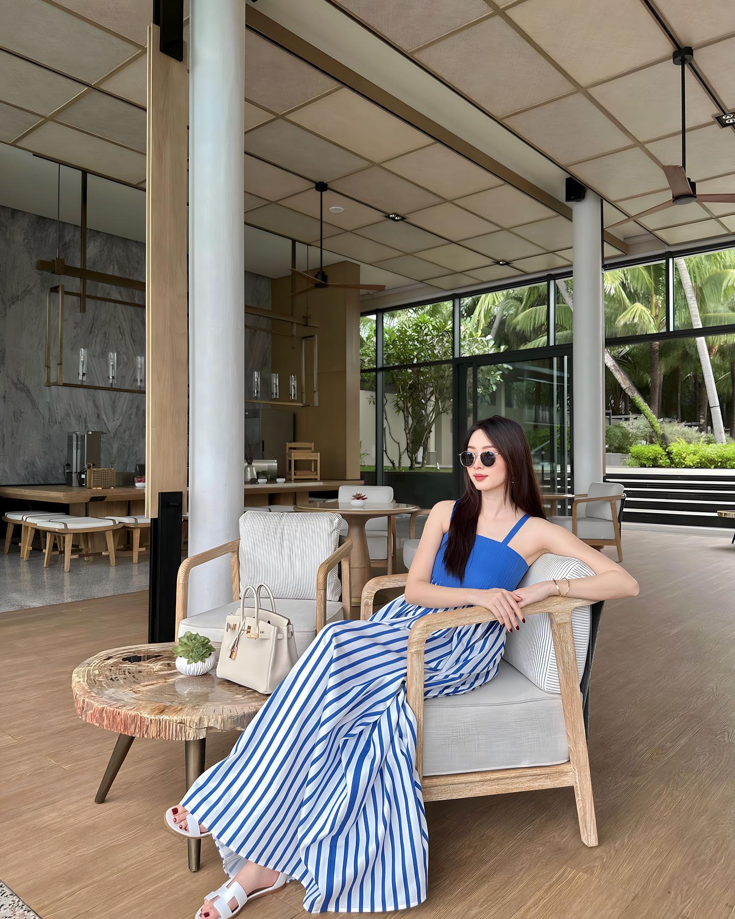 "Thần tiên tỷ tỷ" có style đi du lịch là sách mẫu cho những ai thích phong cách trẻ trung, rạng rỡ- Ảnh 3. "Thần tiên tỷ tỷ" có style đi du lịch là sách mẫu cho những ai thích phong cách trẻ trung, rạng rỡ- Ảnh 3.