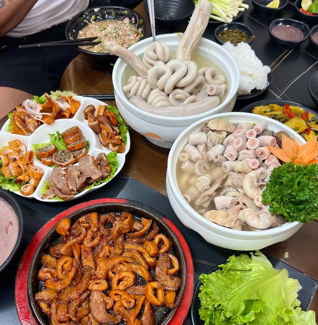 Lòng Chát tại TP.HCM đóng cửa: "Vườn không nhà trống", sân trước đã thành bãi gửi xe- Ảnh 5. Lòng Chát tại TP.HCM đóng cửa: "Vườn không nhà trống", sân trước đã thành bãi gửi xe- Ảnh 5.