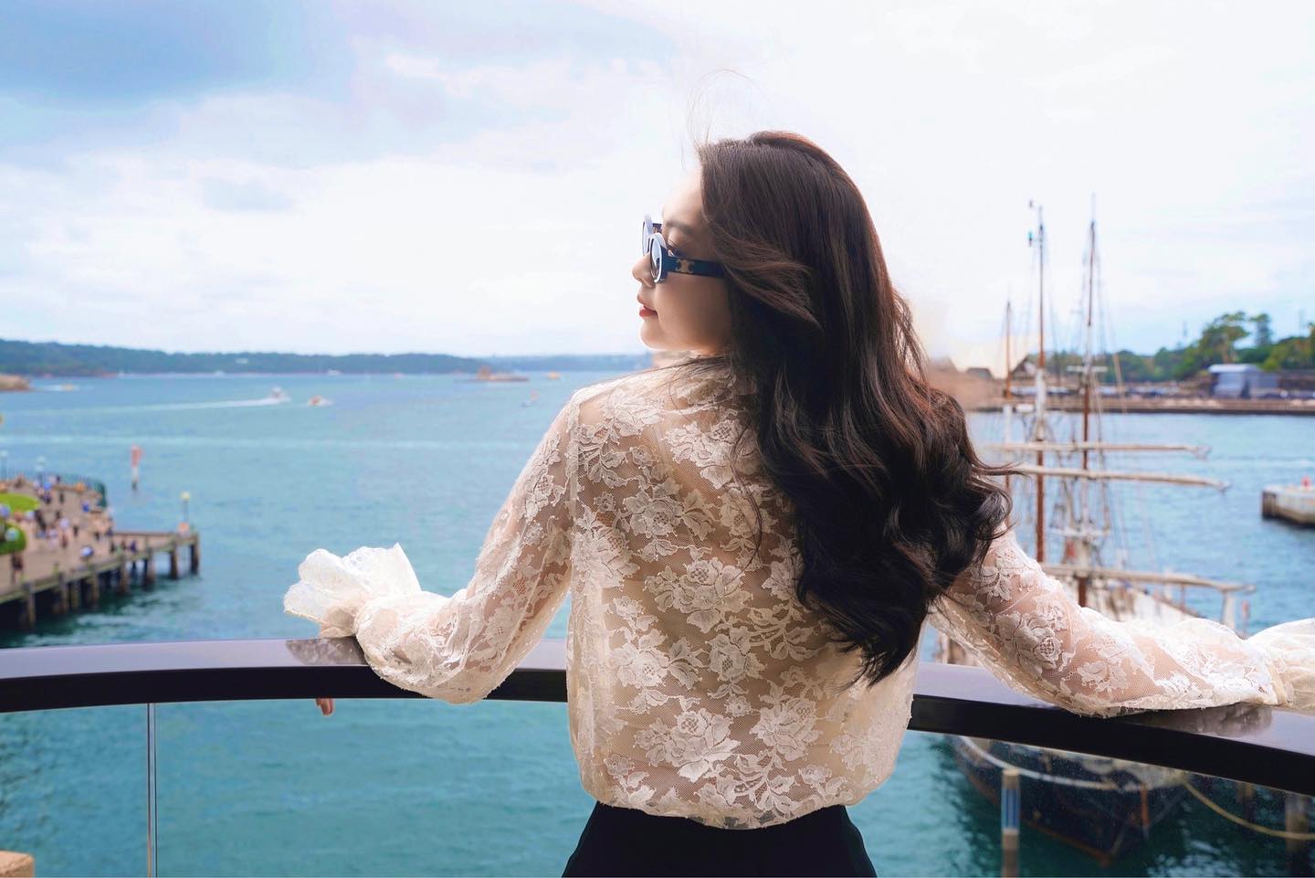 "Thần tiên tỷ tỷ" có style đi du lịch là sách mẫu cho những ai thích phong cách trẻ trung, rạng rỡ- Ảnh 1. "Thần tiên tỷ tỷ" có style đi du lịch là sách mẫu cho những ai thích phong cách trẻ trung, rạng rỡ- Ảnh 1.