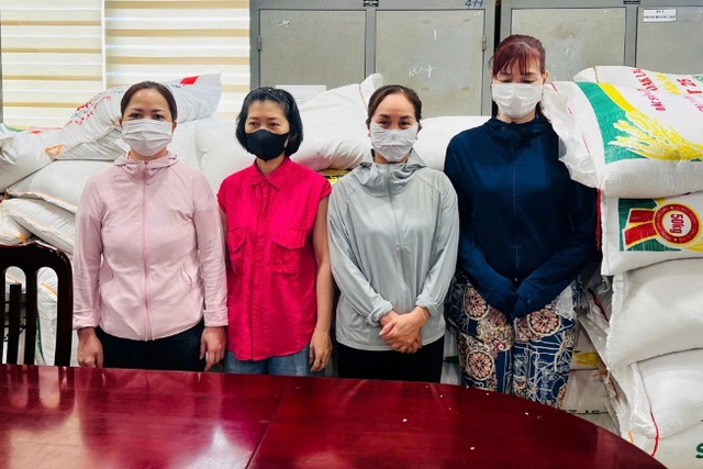 Công an Hà Nội khám xét khẩn cấp tiệm gạo Tuyết Kỳ, khởi tố bà chủ cửa hàng- Ảnh 1. Công an Hà Nội khám xét khẩn cấp tiệm gạo Tuyết Kỳ, khởi tố bà chủ cửa hàng- Ảnh 1.