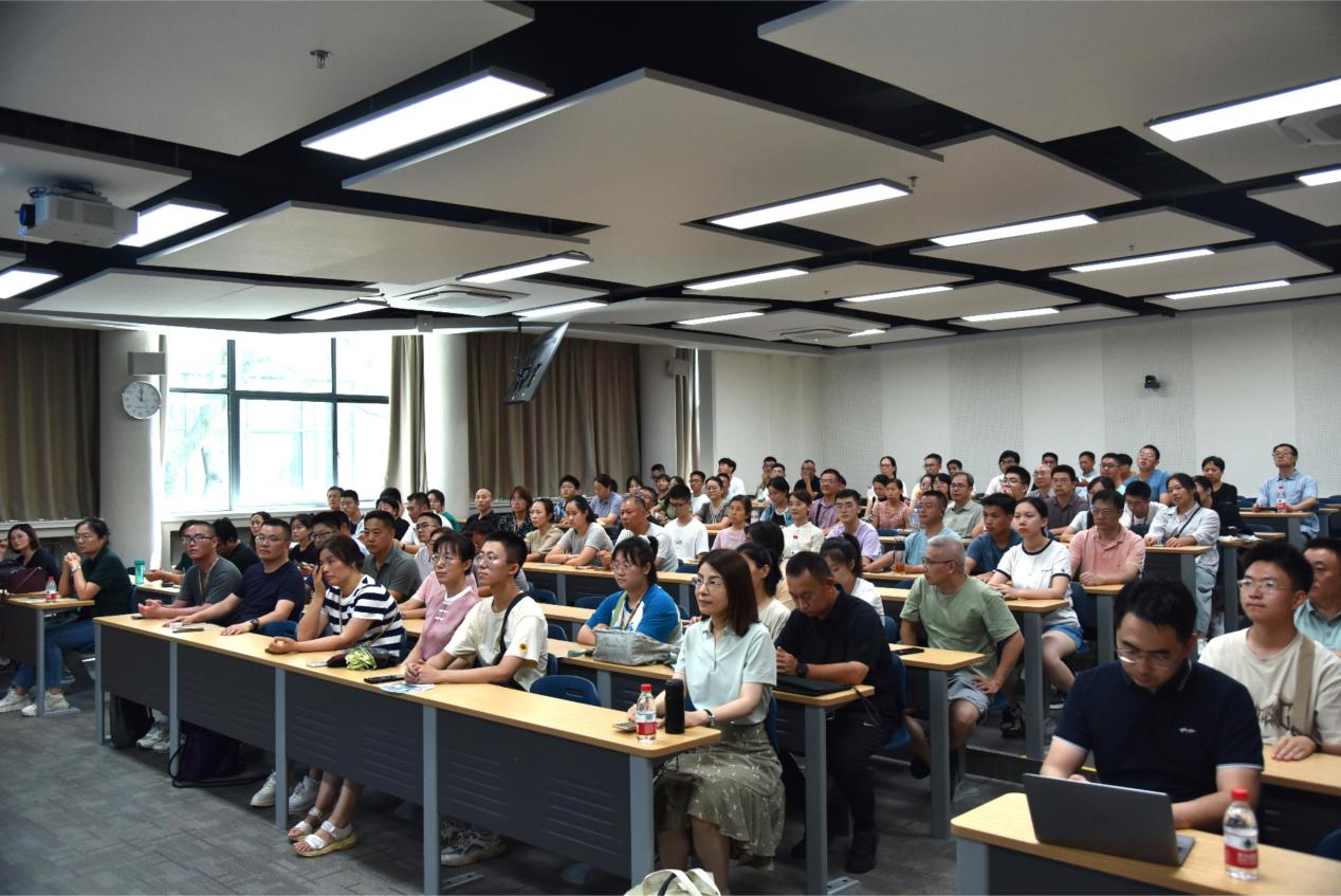 Có 2 kiểu cha mẹ sau mỗi buổi họp phụ huynh: Một bên khiến con sợ hãi, một bên giúp con trưởng thành- Ảnh 2. Có 2 kiểu cha mẹ sau mỗi buổi họp phụ huynh: Một bên khiến con sợ hãi, một bên giúp con trưởng thành- Ảnh 2.