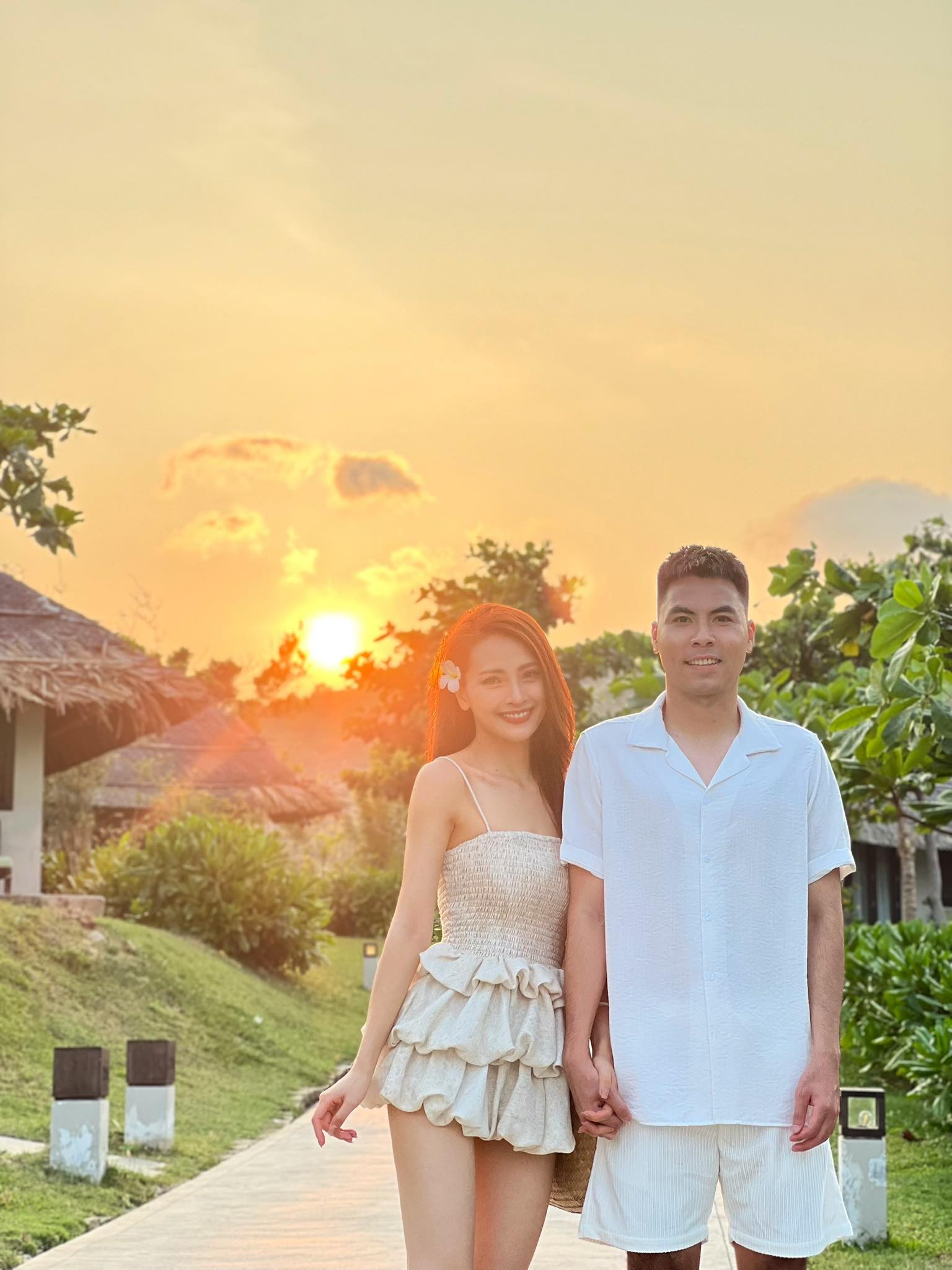 Chưa cưới hỏi MC Huyền Trang Mù Tạt đã nhắn tin cho mẹ bạn trai cầu thủ xin đất, mẹ chàng có phản ứng bất ngờ- Ảnh 1. Chưa cưới hỏi MC Huyền Trang Mù Tạt đã nhắn tin cho mẹ bạn trai cầu thủ xin đất, mẹ chàng có phản ứng bất ngờ- Ảnh 1.