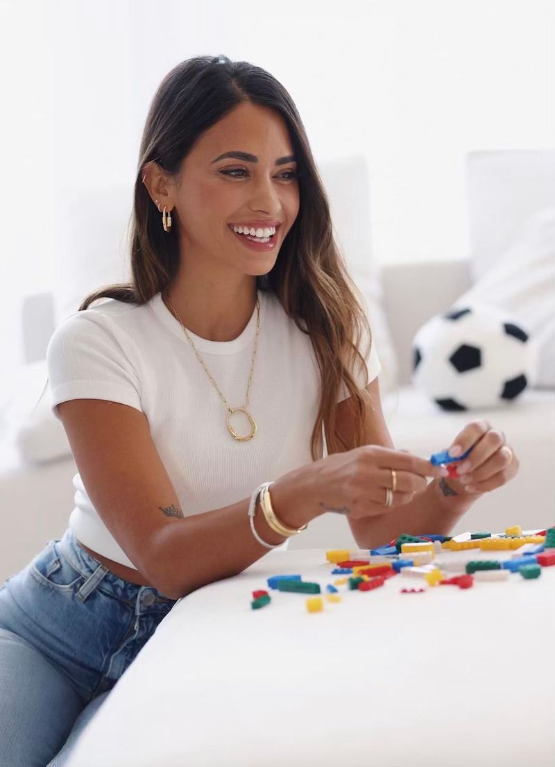 Top10 nàng WAGs giàu nhất thế giới: Bạn gái Ronaldo phất "như diều gặp gió" vẫn thua xa biểu tượng Victoria Beckham, vợ Messi gây bất ngờ- Ảnh 2. Top10 nàng WAGs giàu nhất thế giới: Bạn gái Ronaldo phất "như diều gặp gió" vẫn thua xa biểu tượng Victoria Beckham, vợ Messi gây bất ngờ- Ảnh 2.