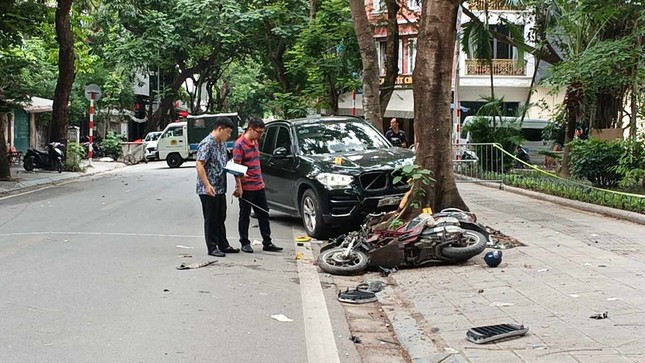 Vụ nữ sinh bị ô tô BMW X3 tông đứt lìa chân: Nhân chứng xót xa khi kể lại tai nạn- Ảnh 3. Vụ nữ sinh bị ô tô BMW X3 tông đứt lìa chân: Nhân chứng xót xa khi kể lại tai nạn- Ảnh 3.