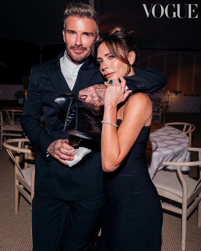 Căng: Victoria Beckham bị tố phá đám cưới con trai, rắp tâm trả đũa khiến con dâu uất ức bỏ đi trong nước mắt- Ảnh 2. Căng: Victoria Beckham bị tố phá đám cưới con trai, rắp tâm trả đũa khiến con dâu uất ức bỏ đi trong nước mắt- Ảnh 2.