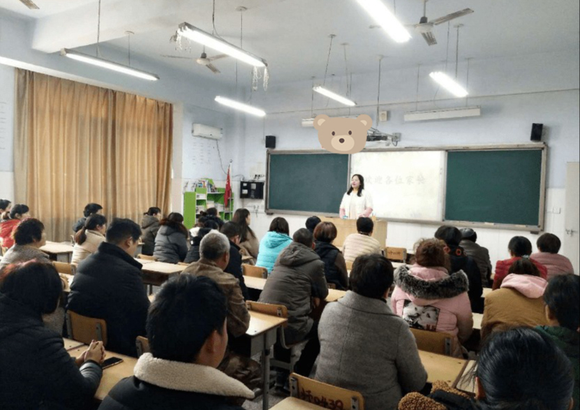Có 2 kiểu cha mẹ sau mỗi buổi họp phụ huynh: Một bên khiến con sợ hãi, một bên giúp con trưởng thành- Ảnh 1. Có 2 kiểu cha mẹ sau mỗi buổi họp phụ huynh: Một bên khiến con sợ hãi, một bên giúp con trưởng thành- Ảnh 1.