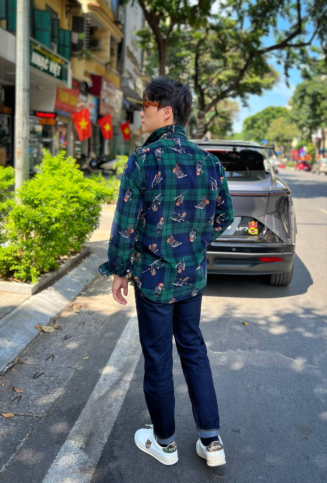 Chủ tiệm Âu phục mua cả VinFast VF 7 và VF 3: ‘Chọn xe như chọn suit, sẽ thêm VF 9 để đủ bộ sưu tập thời trang, thực dụng’- Ảnh 3. Chủ tiệm Âu phục mua cả VinFast VF 7 và VF 3: ‘Chọn xe như chọn suit, sẽ thêm VF 9 để đủ bộ sưu tập thời trang, thực dụng’- Ảnh 3.