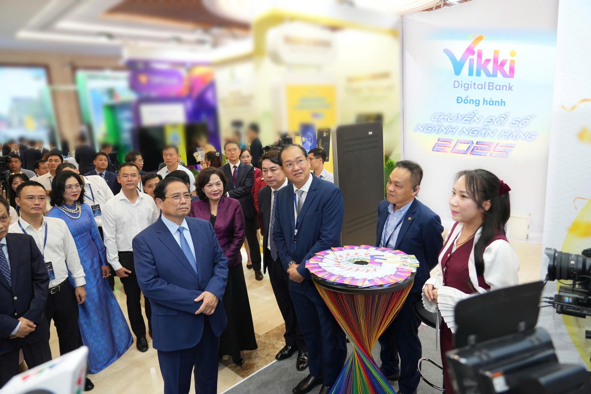 Chuyển đổi số ngân hàng: Thủ tướng yêu cầu “5 tăng tốc, bứt phá”- Ảnh 2. Chuyển đổi số ngân hàng: Thủ tướng yêu cầu “5 tăng tốc, bứt phá”- Ảnh 2.