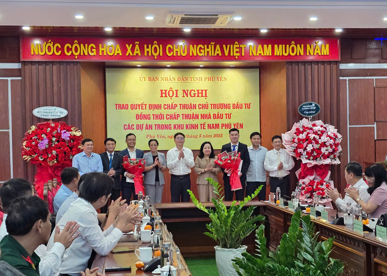 Phú Yên trao quyết định đầu tư 2 dự án động lực- Ảnh 3. Phú Yên trao quyết định đầu tư 2 dự án động lực- Ảnh 3.