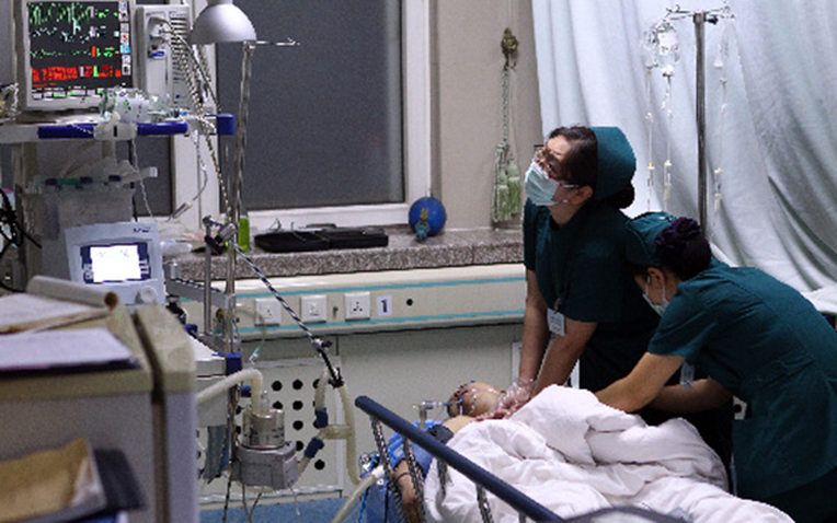 Người phụ nữ bị viêm màng não vì 1 thực phẩm nhà nào cũng có trong tủ lạnh- Ảnh 1. Người phụ nữ bị viêm màng não vì 1 thực phẩm nhà nào cũng có trong tủ lạnh- Ảnh 1.