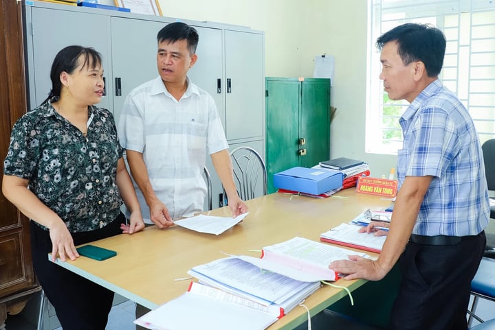 Dự kiến 4 khoản trợ cấp cho người không chuyên trách ở thôn, tổ dân phố dôi dư- Ảnh 1.