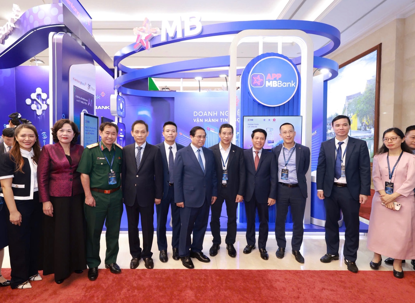 MB đón Thủ tướng tham quan không gian công nghệ trong Sự kiện Chuyển đổi số 2025- Ảnh 1. MB đón Thủ tướng tham quan không gian công nghệ trong Sự kiện Chuyển đổi số 2025- Ảnh 1.