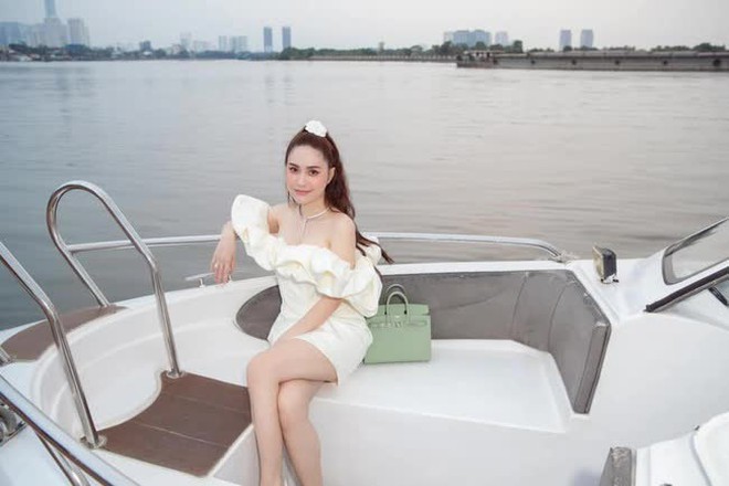 Giật mình trước độ xa xỉ nhà Đoàn Di Băng khi đi du lịch: Check-in toàn nơi thượng lưu, dịch vụ chuẩn giới siêu giàu- Ảnh 2. Giật mình trước độ xa xỉ nhà Đoàn Di Băng khi đi du lịch: Check-in toàn nơi thượng lưu, dịch vụ chuẩn giới siêu giàu- Ảnh 2.
