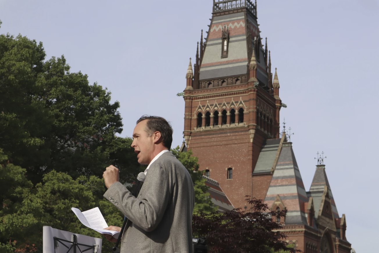 Chiến thắng đầu tiên của Harvard trong cuộc chiến pháp lý với ông Donald Trump- Ảnh 1. img