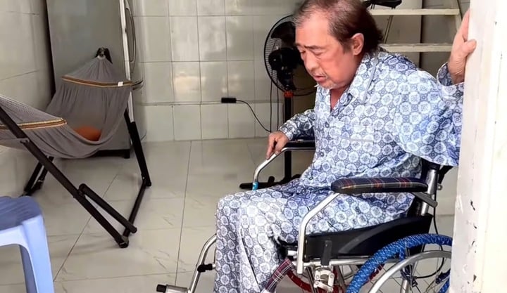 'Ông hoàng đĩa nhựa' giờ sụt 30kg vì bệnh tật, được một người phụ nữ cưu mang- Ảnh 2. 'Ông hoàng đĩa nhựa' giờ sụt 30kg vì bệnh tật, được một người phụ nữ cưu mang- Ảnh 2.