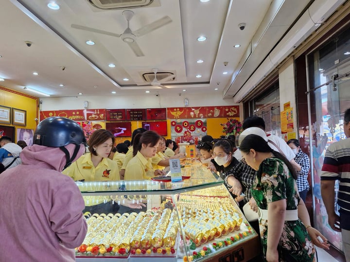 SJC làm ăn ra sao trong hơn 10 năm độc quyền vàng miếng?- Ảnh 4. SJC làm ăn ra sao trong hơn 10 năm độc quyền vàng miếng?- Ảnh 4.