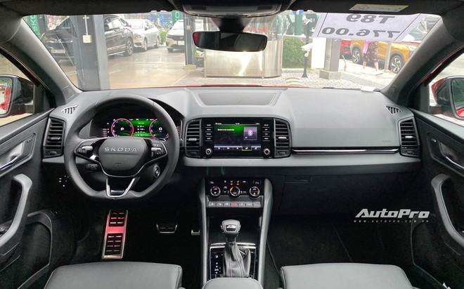 Skoda Karoq 2025 ra mắt Việt Nam: Giá từ hơn 1 tỷ đồng, có bản thể thao, thêm ADAS và nhiều công nghệ khác cạnh tranh CX-5- Ảnh 6. Skoda Karoq 2025 ra mắt Việt Nam: Giá từ hơn 1 tỷ đồng, có bản thể thao, thêm ADAS và nhiều công nghệ khác cạnh tranh CX-5- Ảnh 6.