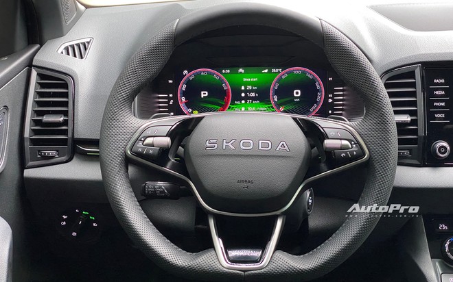 Skoda Karoq 2025 ra mắt Việt Nam: Giá từ hơn 1 tỷ đồng, có bản thể thao, thêm ADAS và nhiều công nghệ khác cạnh tranh CX-5- Ảnh 7. Skoda Karoq 2025 ra mắt Việt Nam: Giá từ hơn 1 tỷ đồng, có bản thể thao, thêm ADAS và nhiều công nghệ khác cạnh tranh CX-5- Ảnh 7.