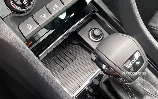 Skoda Karoq 2025 ra mắt Việt Nam: Giá từ hơn 1 tỷ đồng, có bản thể thao, thêm ADAS và nhiều công nghệ khác cạnh tranh CX-5- Ảnh 18. Skoda Karoq 2025 ra mắt Việt Nam: Giá từ hơn 1 tỷ đồng, có bản thể thao, thêm ADAS và nhiều công nghệ khác cạnh tranh CX-5- Ảnh 18.