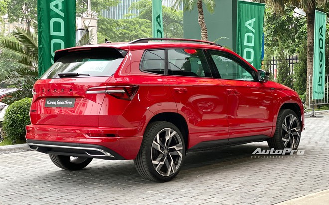 Skoda Karoq 2025 ra mắt Việt Nam: Giá từ hơn 1 tỷ đồng, có bản thể thao, thêm ADAS và nhiều công nghệ khác cạnh tranh CX-5- Ảnh 5. Skoda Karoq 2025 ra mắt Việt Nam: Giá từ hơn 1 tỷ đồng, có bản thể thao, thêm ADAS và nhiều công nghệ khác cạnh tranh CX-5- Ảnh 5.