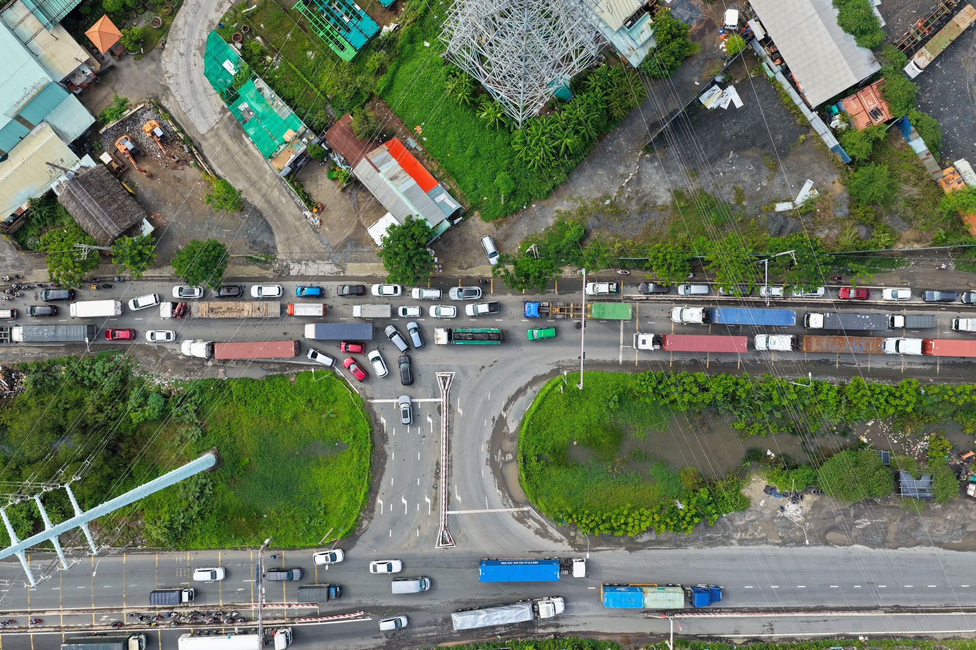 Cận cảnh ùn ứ khoảng 8 km sau tai nạn liên hoàn trên cao tốc TP HCM - Long Thành - Dầu Giây- Ảnh 5. Cận cảnh ùn ứ khoảng 8 km sau tai nạn liên hoàn trên cao tốc TP HCM - Long Thành - Dầu Giây- Ảnh 5.