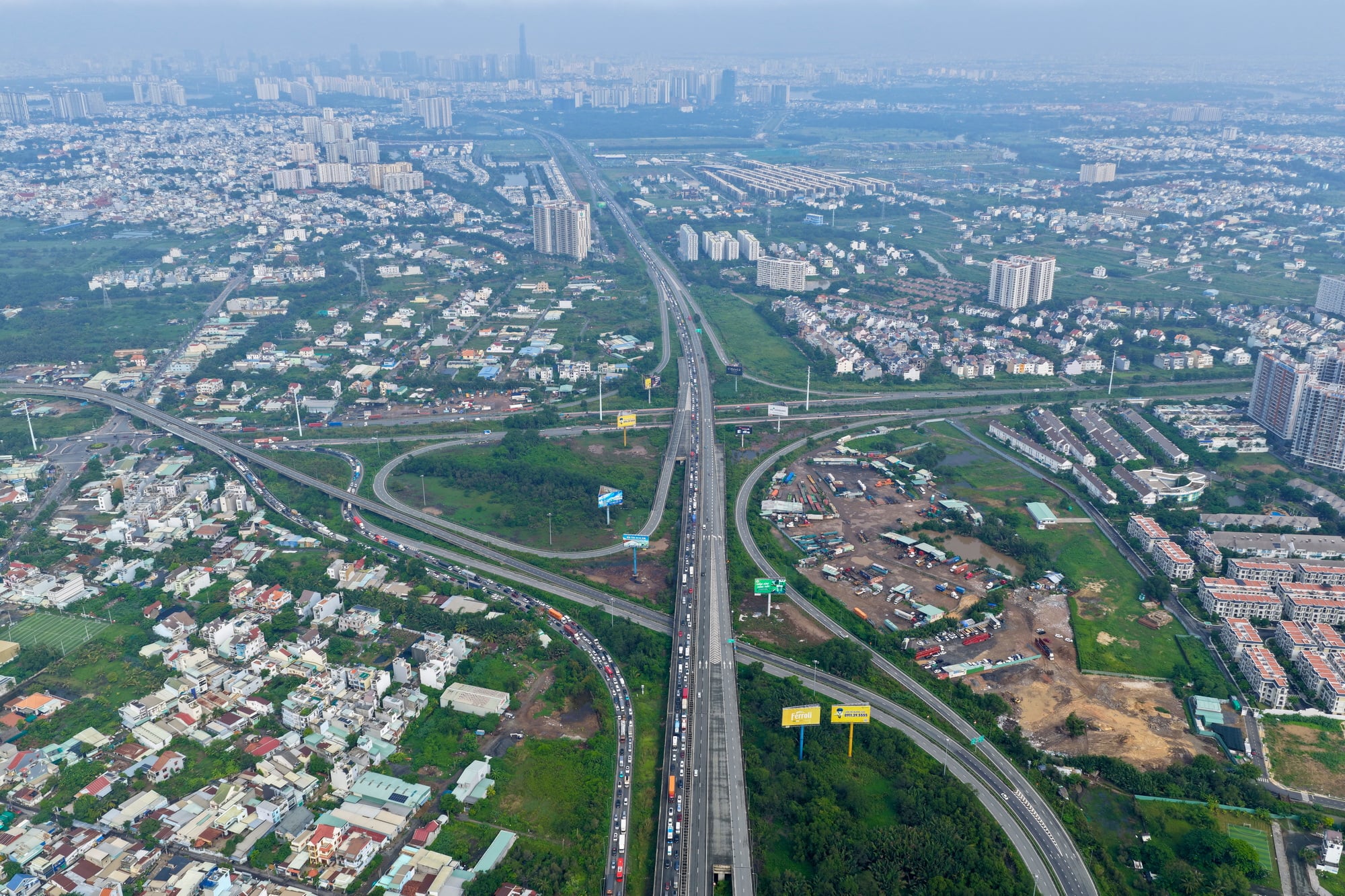 Cận cảnh ùn ứ khoảng 8 km sau tai nạn liên hoàn trên cao tốc TP HCM - Long Thành - Dầu Giây- Ảnh 3. Cận cảnh ùn ứ khoảng 8 km sau tai nạn liên hoàn trên cao tốc TP HCM - Long Thành - Dầu Giây- Ảnh 3.