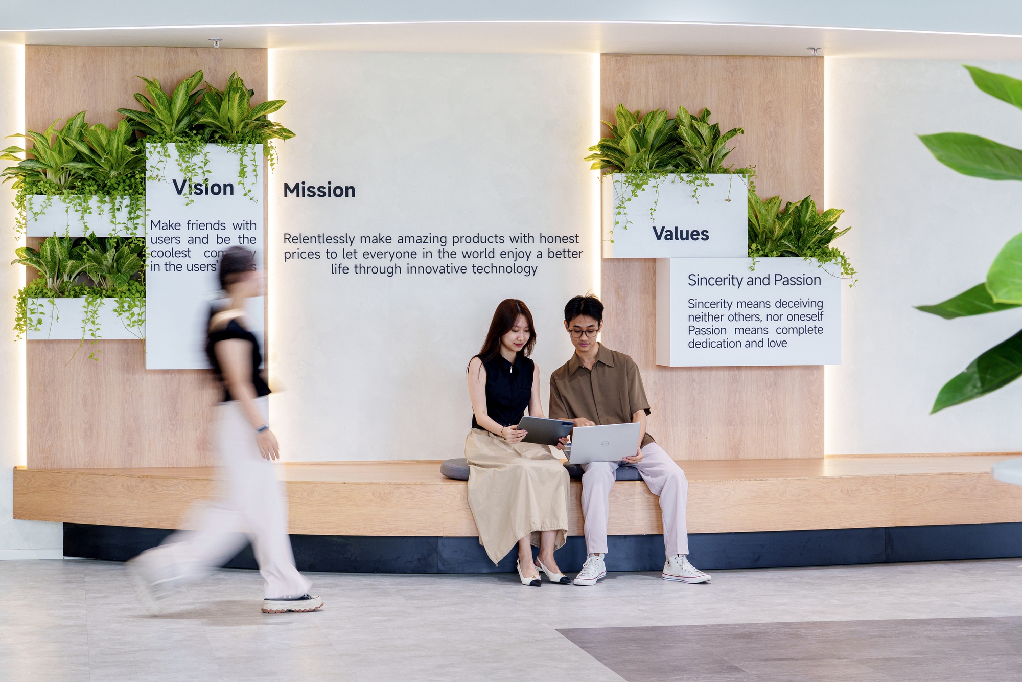 Xiaomi mở văn phòng 1.000m² giữa trung tâm TP.HCM đúng thời điểm đón tin vui doanh số: Smartphone chiếm gần 20% thị phần, TV bán 150.000 chiếc/12 tháng- Ảnh 3.