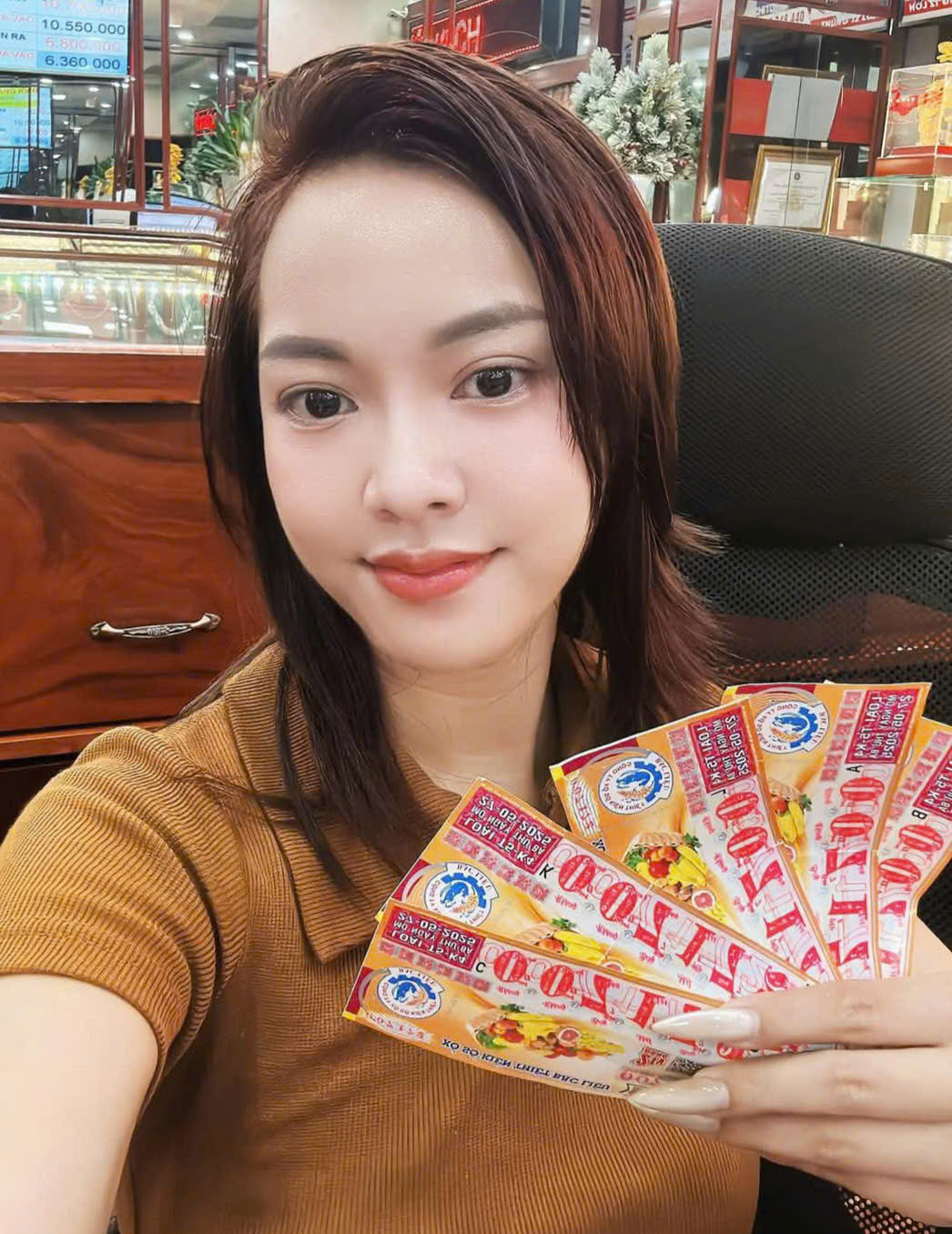 Vé số độc đắc tiếp tục "nổ" ở Kiên Giang- Ảnh 1. Vé số độc đắc tiếp tục "nổ" ở Kiên Giang- Ảnh 1.