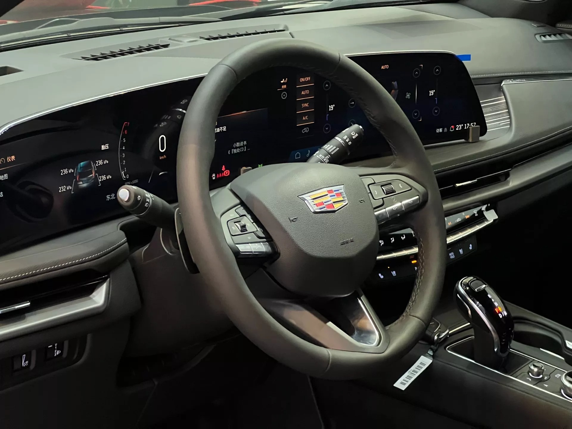 Cuộc đua giá xe Trung Quốc khắc nghiệt thế nào: Xe sang Cadillac có giá chỉ bằng Mazda3 Việt Nam- Ảnh 6. Cuộc đua giá xe Trung Quốc khắc nghiệt thế nào: Xe sang Cadillac có giá chỉ bằng Mazda3 Việt Nam- Ảnh 6.