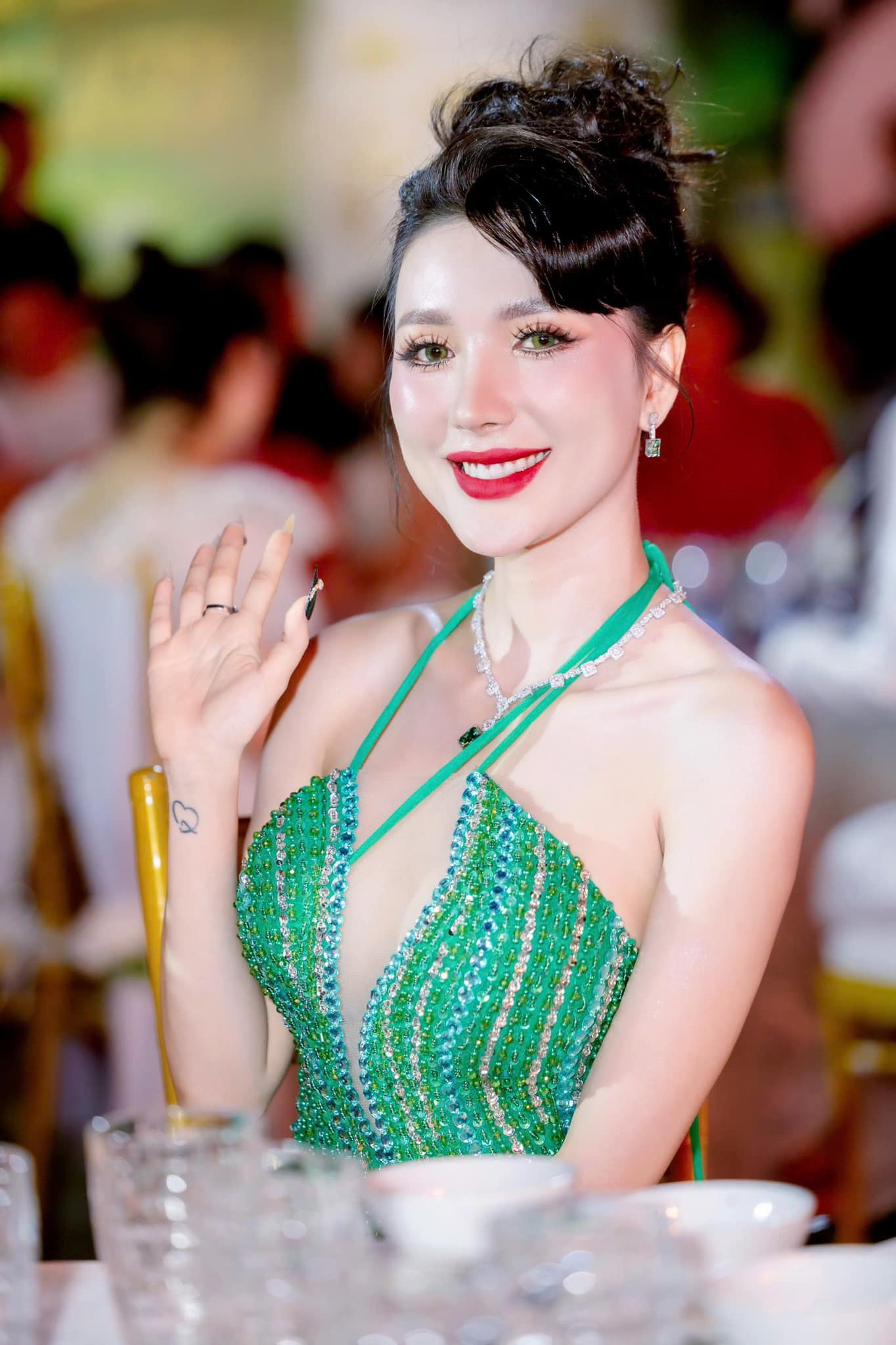 Ẩn số hôn nhân của Ngân Collagen và chồng có liên quan đến lâu đài 500 tỷ đồng?- Ảnh 5. Ẩn số hôn nhân của Ngân Collagen và chồng có liên quan đến lâu đài 500 tỷ đồng?- Ảnh 5.