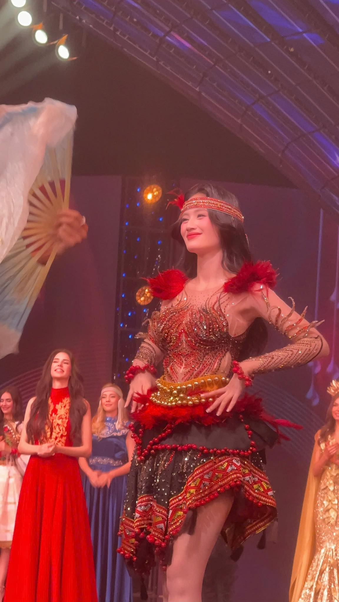Trực tiếp Chung kết Miss World 2025: Hoa hậu Ý Nhi dừng chân trước top 20, biểu cảm trên sân khấu gây chú ý- Ảnh 17. Trực tiếp Chung kết Miss World 2025: Hoa hậu Ý Nhi dừng chân trước top 20, biểu cảm trên sân khấu gây chú ý- Ảnh 17.