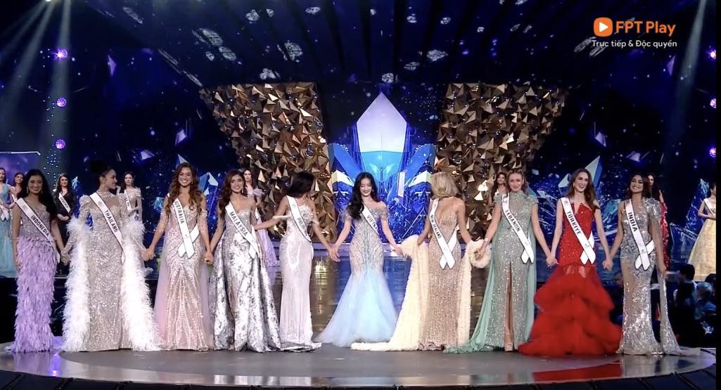 Trực tiếp Chung kết Miss World 2025: Hoa hậu Ý Nhi dừng chân trước top 20, biểu cảm trên sân khấu gây chú ý- Ảnh 7. Trực tiếp Chung kết Miss World 2025: Hoa hậu Ý Nhi dừng chân trước top 20, biểu cảm trên sân khấu gây chú ý- Ảnh 7.