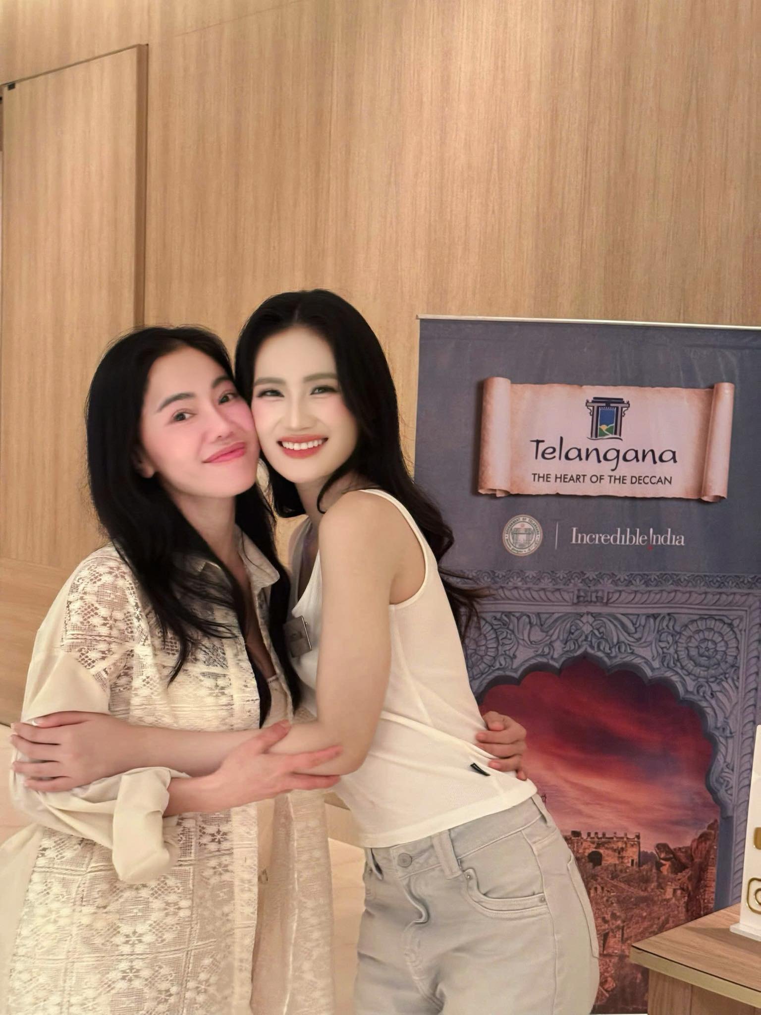 Trực tiếp Chung kết Miss World 2025: Hoa hậu Ý Nhi dừng chân trước top 20, biểu cảm trên sân khấu gây chú ý- Ảnh 18. Trực tiếp Chung kết Miss World 2025: Hoa hậu Ý Nhi dừng chân trước top 20, biểu cảm trên sân khấu gây chú ý- Ảnh 18.