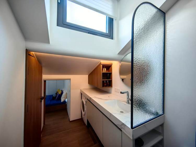 6 thành viên sống chen chúc trong căn nhà 20m²: Muốn leo cầu thang phải cúi người khom lưng, nhìn thôi đã muốn nghẹt thở!- Ảnh 8. 6 thành viên sống chen chúc trong căn nhà 20m²: Muốn leo cầu thang phải cúi người khom lưng, nhìn thôi đã muốn nghẹt thở!- Ảnh 8.
