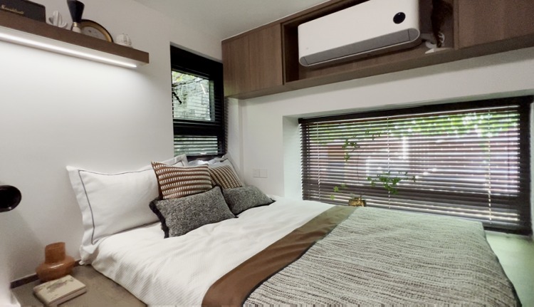 6 thành viên sống chen chúc trong căn nhà 20m²: Muốn leo cầu thang phải cúi người khom lưng, nhìn thôi đã muốn nghẹt thở!- Ảnh 7. 6 thành viên sống chen chúc trong căn nhà 20m²: Muốn leo cầu thang phải cúi người khom lưng, nhìn thôi đã muốn nghẹt thở!- Ảnh 7.