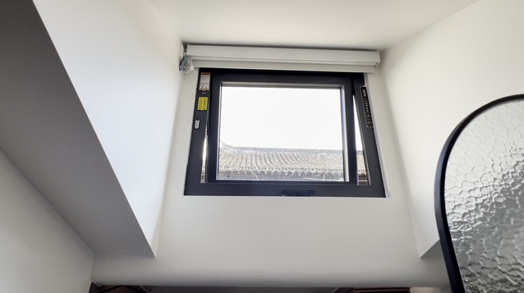 6 thành viên sống chen chúc trong căn nhà 20m²: Muốn leo cầu thang phải cúi người khom lưng, nhìn thôi đã muốn nghẹt thở!- Ảnh 11. 6 thành viên sống chen chúc trong căn nhà 20m²: Muốn leo cầu thang phải cúi người khom lưng, nhìn thôi đã muốn nghẹt thở!- Ảnh 11.