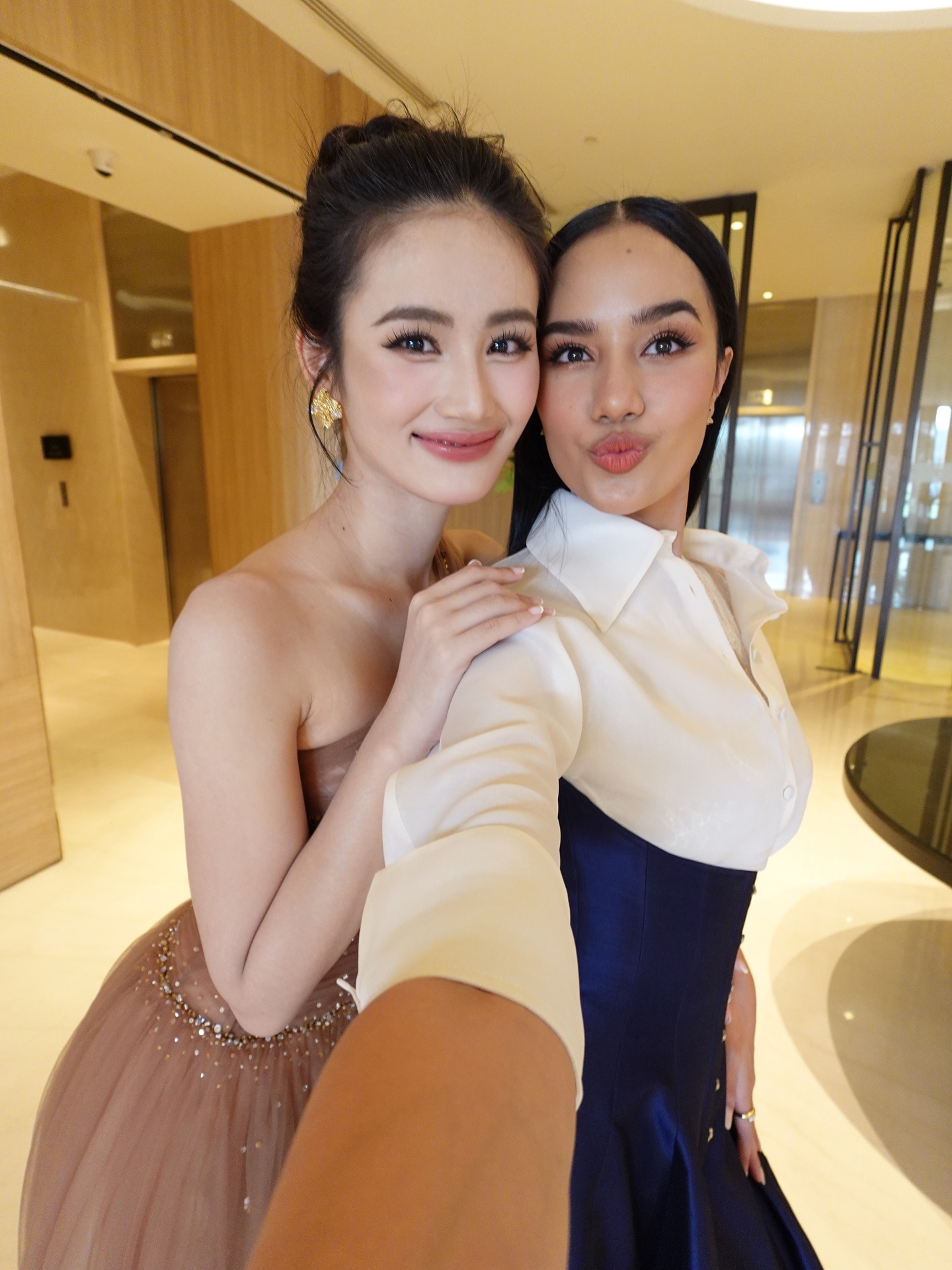 Hoa hậu Thái Lan vừa đăng quang Miss World: Bị Miss Universe tước danh hiệu, "check var" profile lẫn mặt mộc mới sốc- Ảnh 11. Hoa hậu Thái Lan vừa đăng quang Miss World: Bị Miss Universe tước danh hiệu, "check var" profile lẫn mặt mộc mới sốc- Ảnh 11.