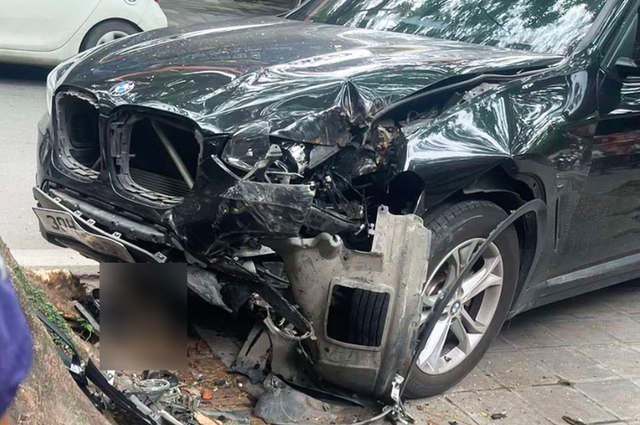 Thông tin mới nhất vụ xe BMW X3 tông đứt lìa chân nữ sinh 18 tuổi ở Hà Nội- Ảnh 1. Thông tin mới nhất vụ xe BMW X3 tông đứt lìa chân nữ sinh 18 tuổi ở Hà Nội- Ảnh 1.